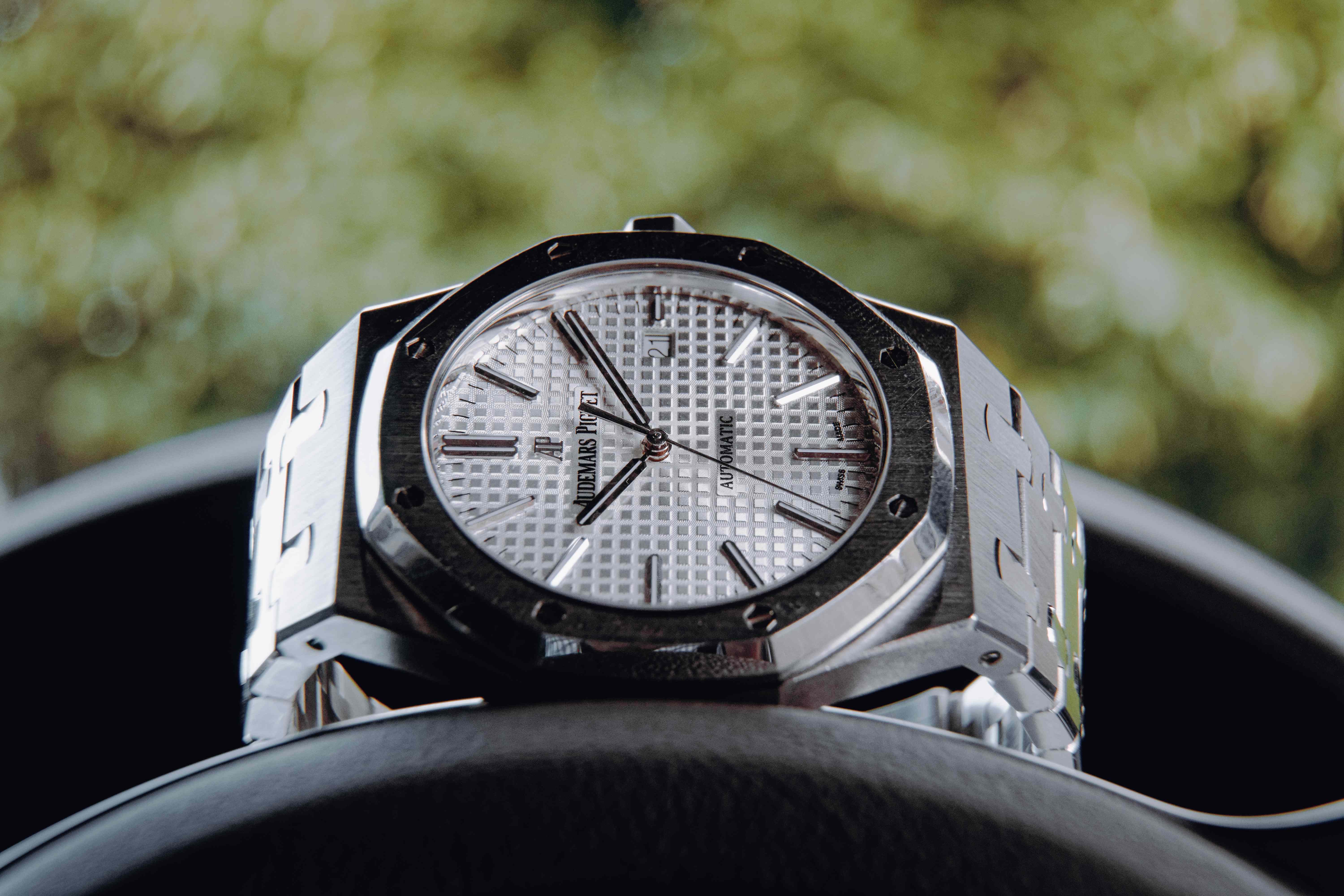 Audemars Piguet White Dial Review: The Perfect Blend of Craftsmanship and Style