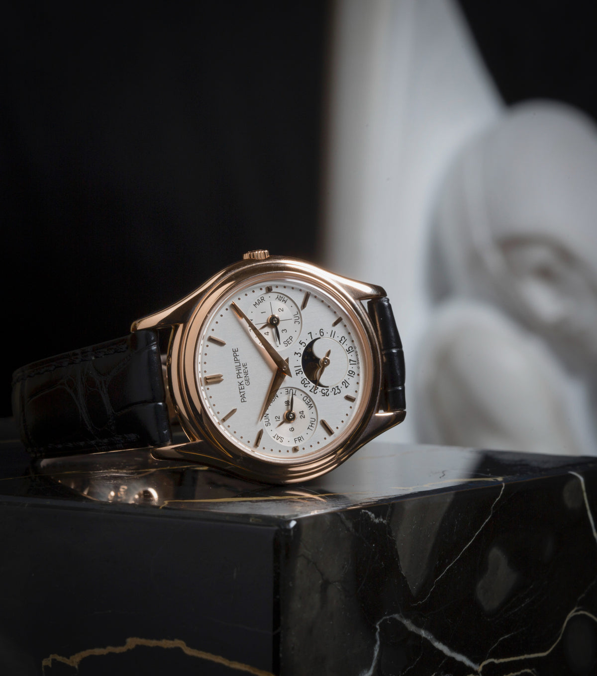 Discover Patek Philippe 3940: A Classic Perpetual Calendar with Ultra-Thin Design