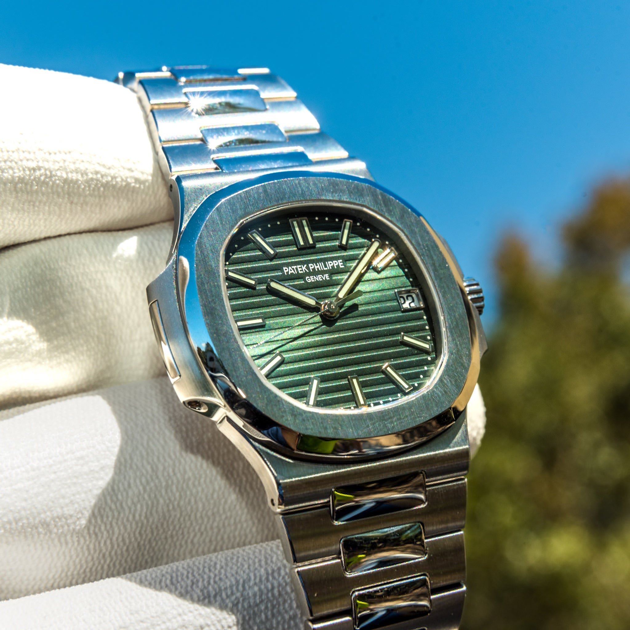 Patek Philippe Green Emerald: Discover the Timeless Luxury of the Nautilus 5711/1A-014