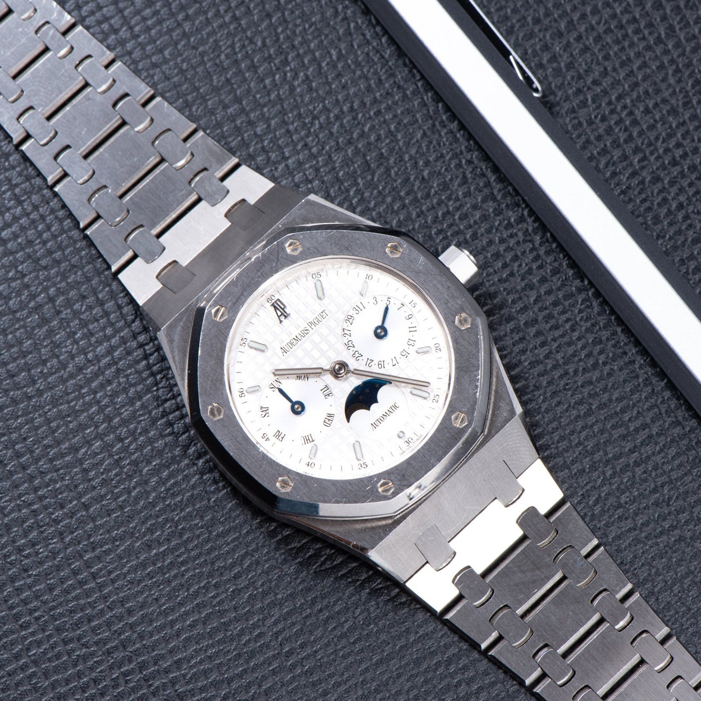 Discover the Elegance of Audemars Piguet Day Date Moonphase Watch