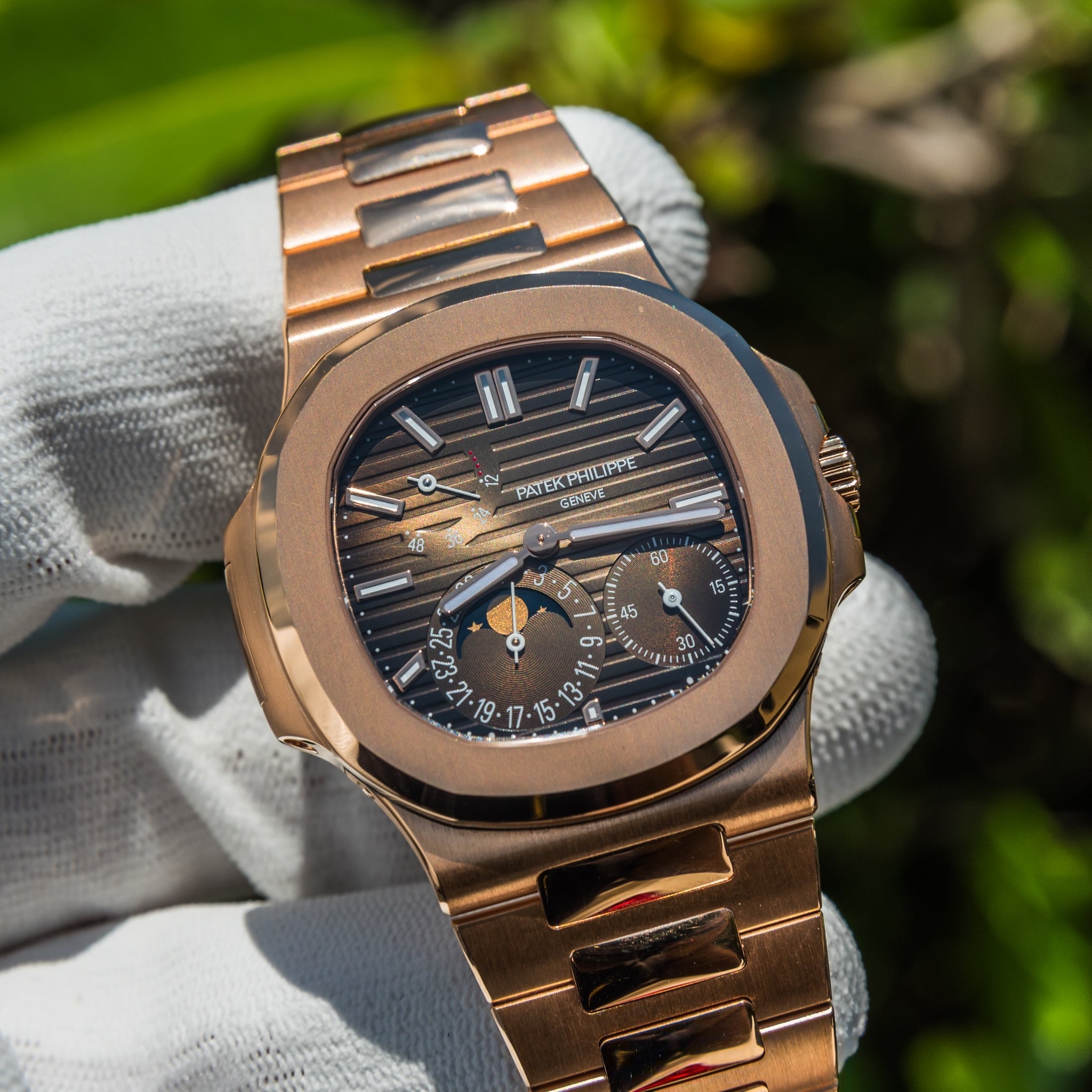 Discover the Patek Philippe 5712: Price, Features, and Market Trends