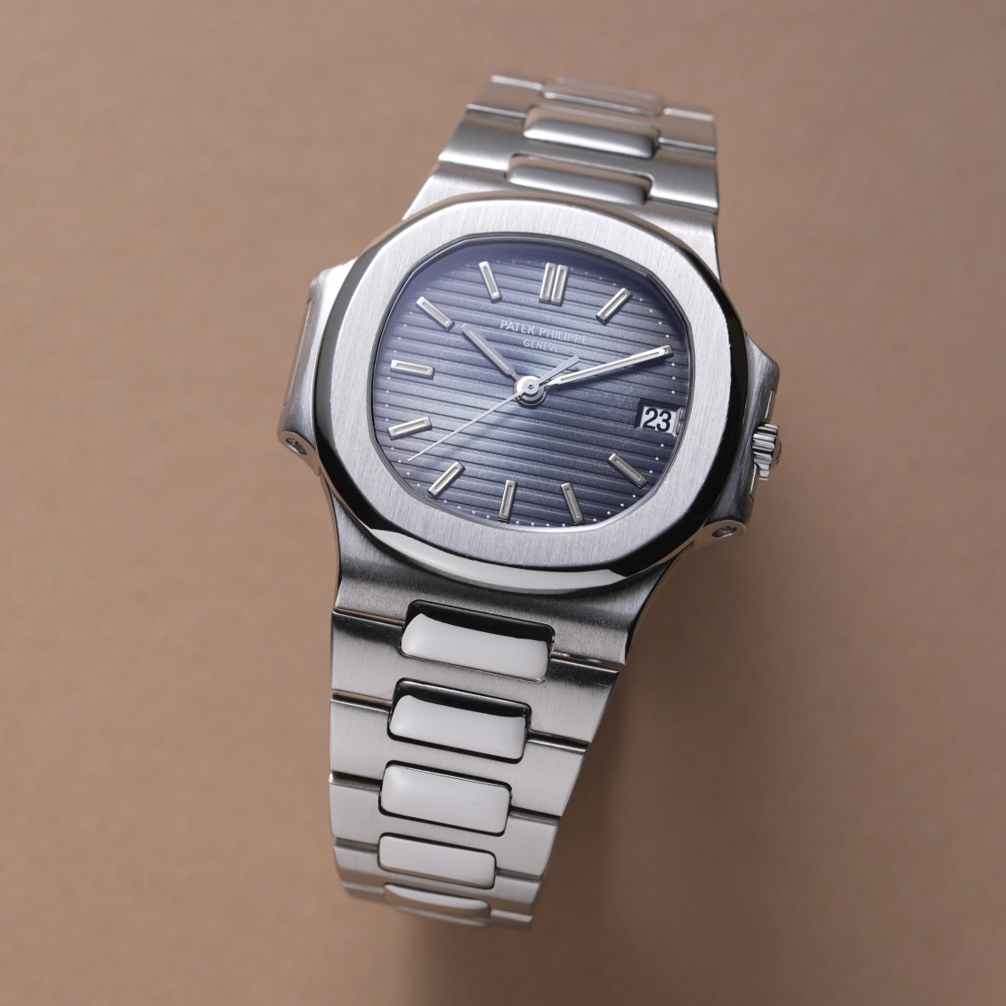 Patek Philippe 3800: A Timeless Classic in Nautilus Collection