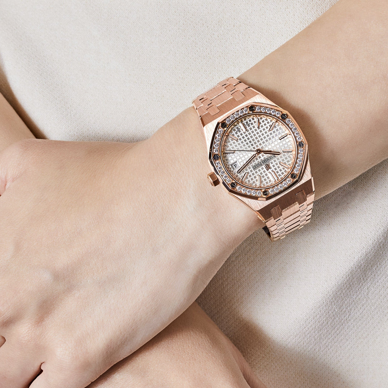 Elegant Audemars Piguet Watches for Women: Timeless Style & Craftsmanship