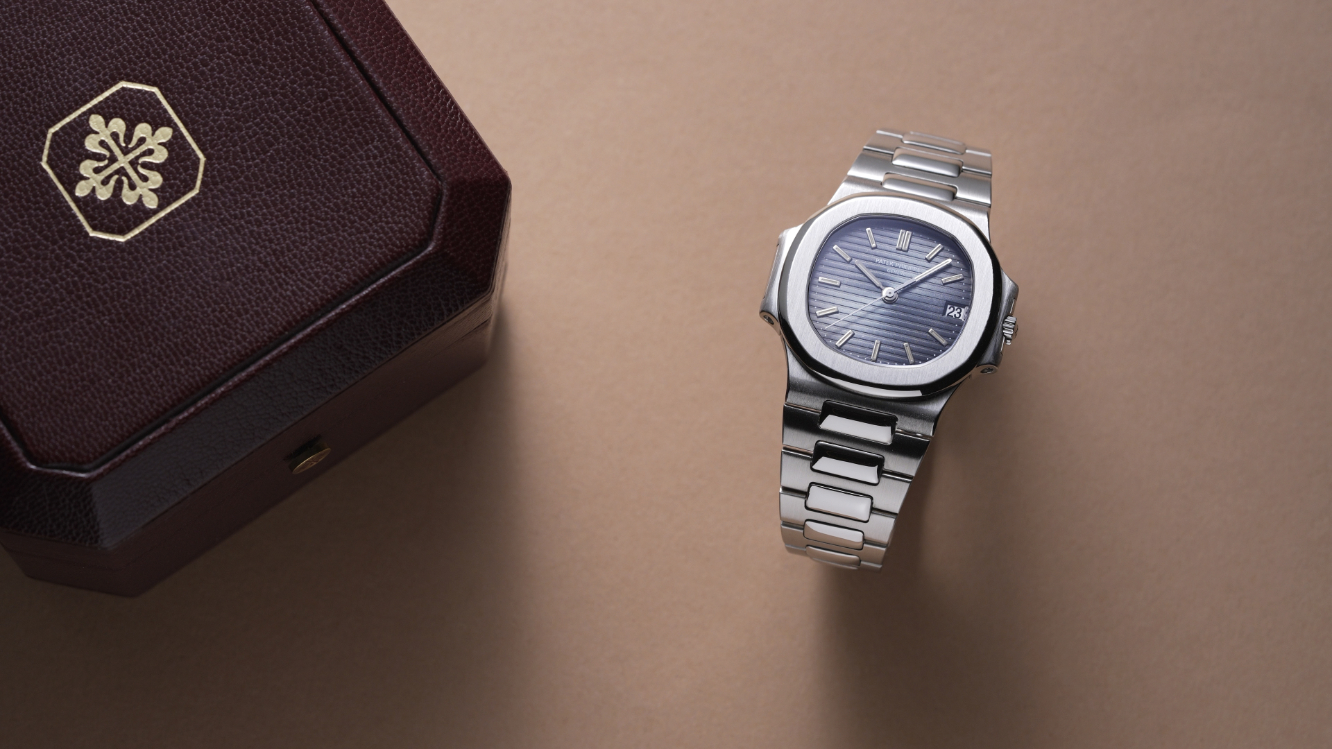 Patek Philippe 3800: A Timeless Classic in Nautilus Collection