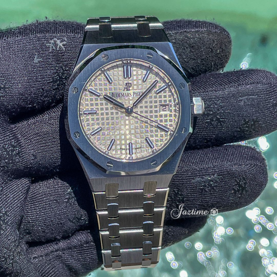 Audemars Piguet Ladies: Timeless Luxury with the Royal Oak Collection