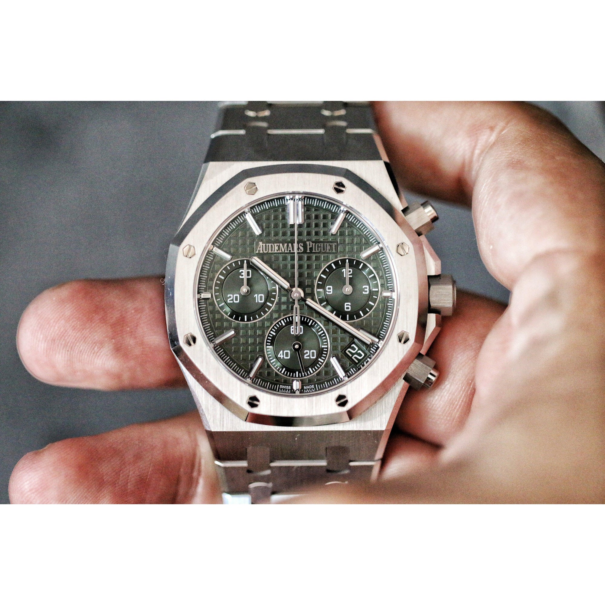 Audemars Piguet Royal Oak Grey Dial: Iconic Design Meets Exceptional Quality