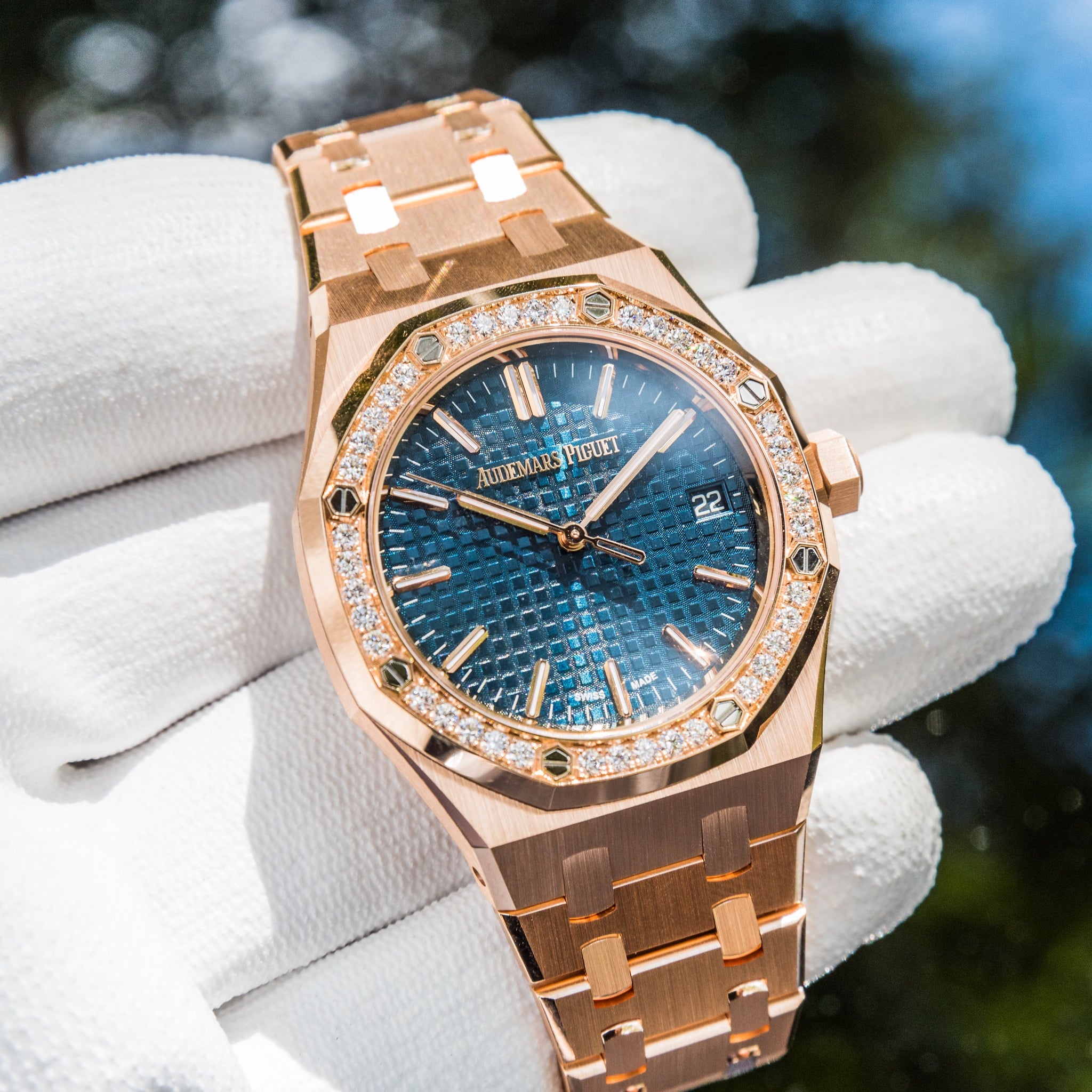 Discover the Audemars Piguet Royal Oak Rose Gold with Blue Dial